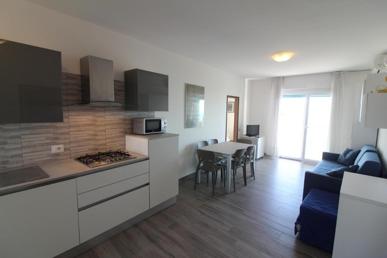 Appartamenti Puerto Do Sol Lignano Sabbiadoro Exteriör bild