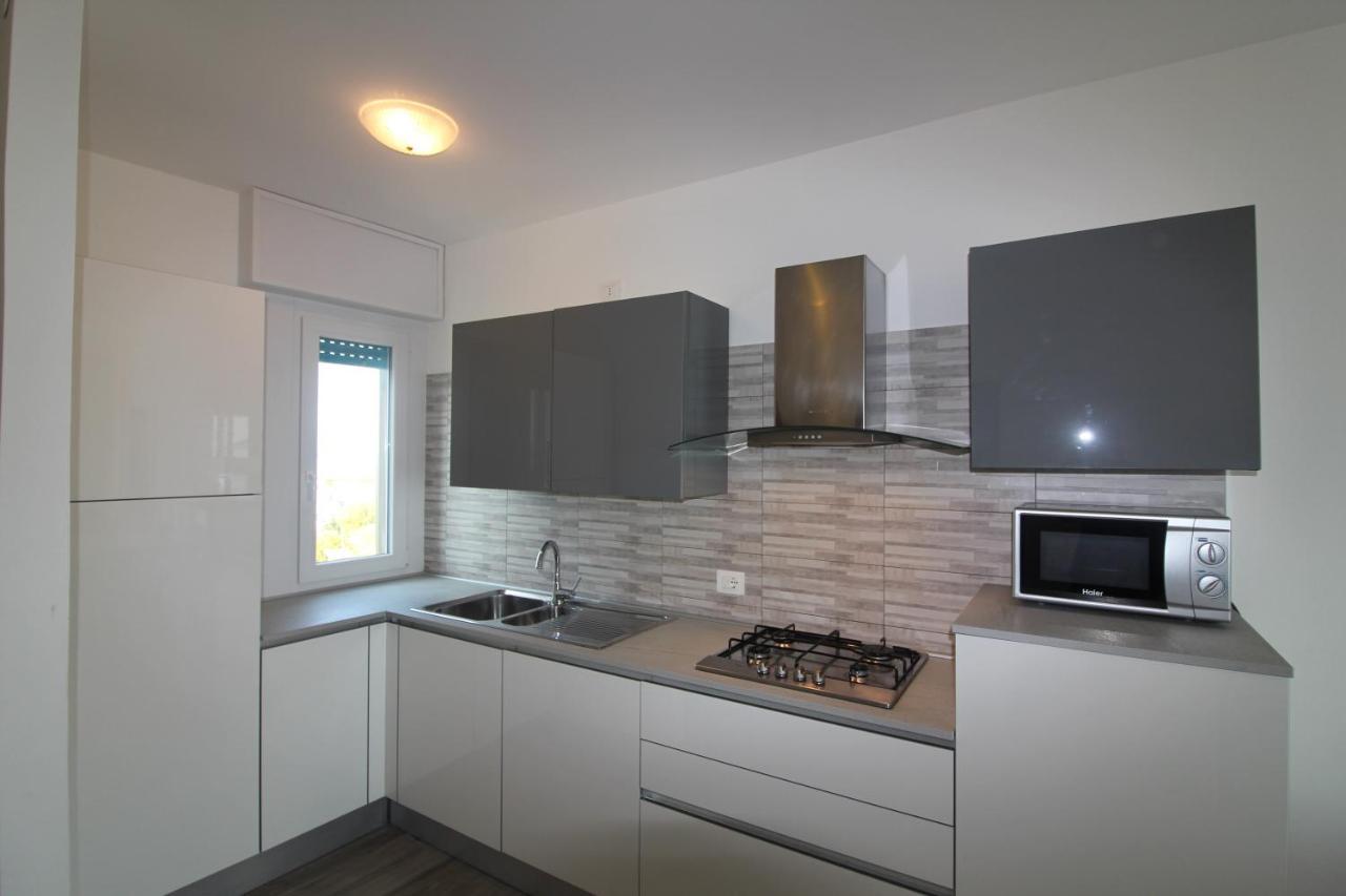 Appartamenti Puerto Do Sol Lignano Sabbiadoro Exteriör bild