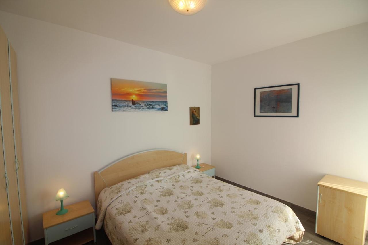 Appartamenti Puerto Do Sol Lignano Sabbiadoro Exteriör bild