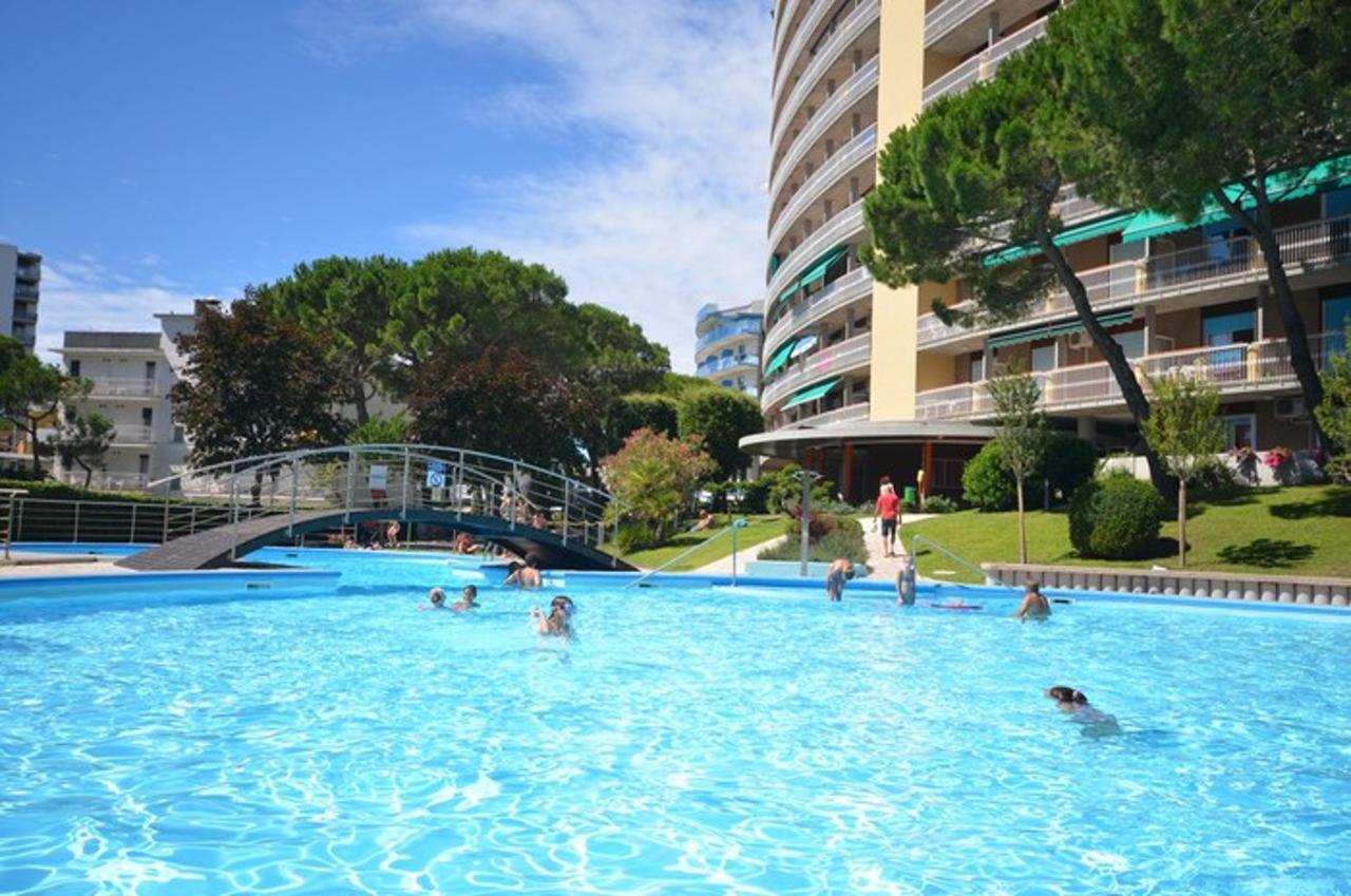 Appartamenti Puerto Do Sol Lignano Sabbiadoro Exteriör bild